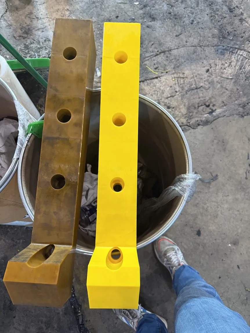 Bolt-on urethane snow-plow and scraper cutting-edge bars